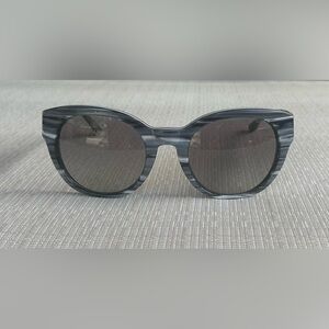 NWOT Tory Burch Marbled Black and Gray Sunglasses